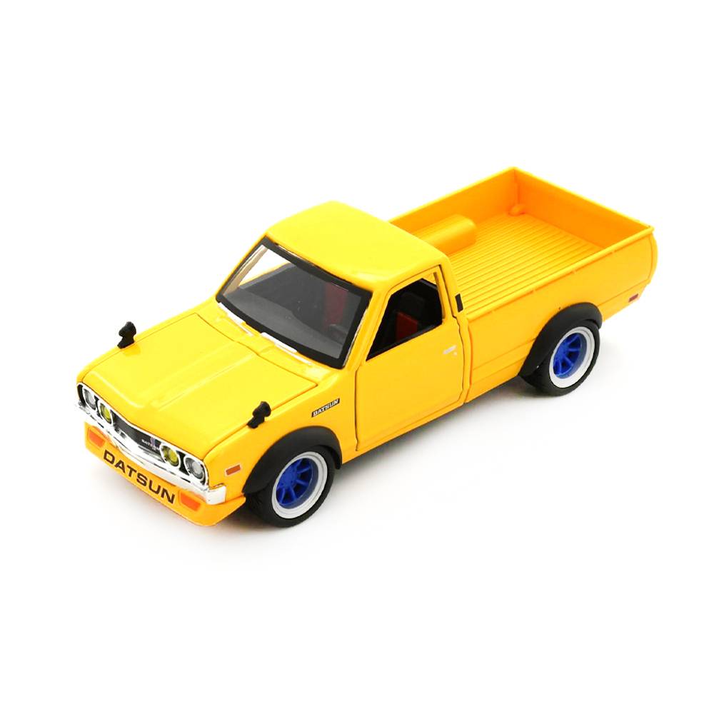 Maisto 1:24 Design Tokyo Modern 1973 Datsun 620 Pick-Up Model Araba